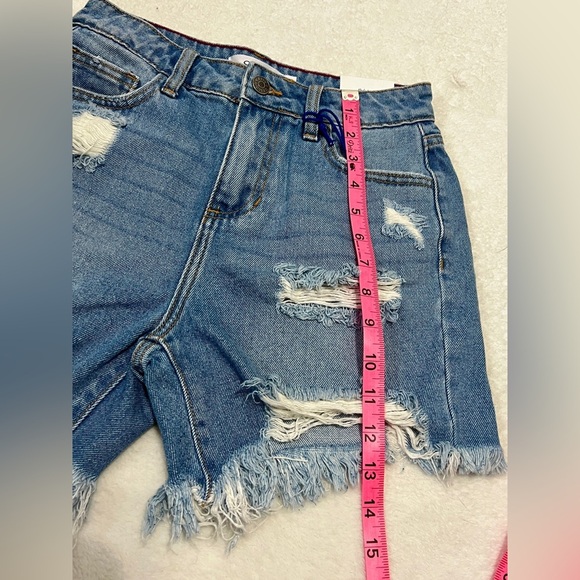 Cello NWT Distressed High Waisted Denim Shorts - XS (25") - Picture 11 of 12